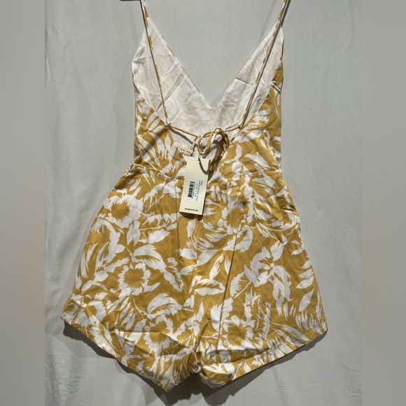 NWT Anthropologie Zulu & Zephyr Mustard and White Floral Romper Pockets - Picture 4 of 10